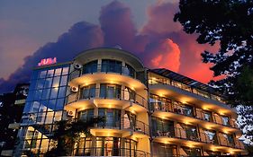 Хотел Джули